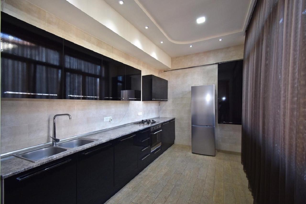 Tumanyan Street 3 Bedroom Deluxe Apartment With Large Balcony Tm662 Jereván Kültér fotó