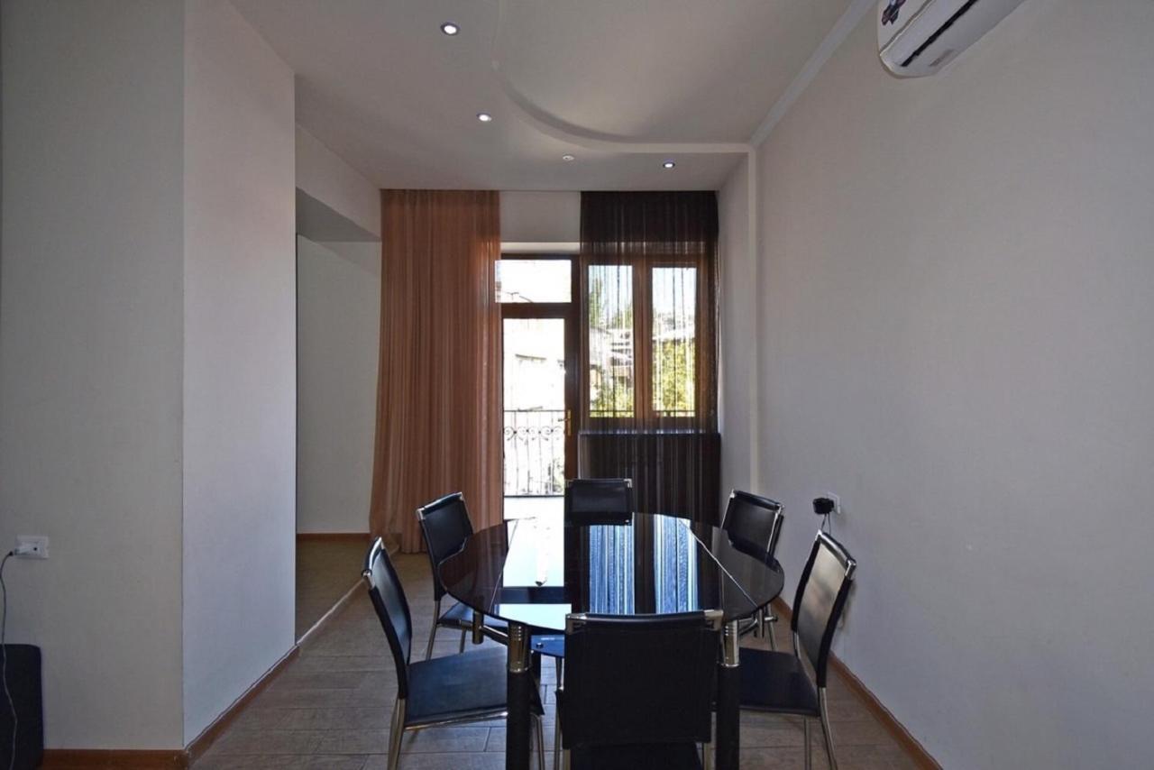 Tumanyan Street 3 Bedroom Deluxe Apartment With Large Balcony Tm662 Jereván Kültér fotó