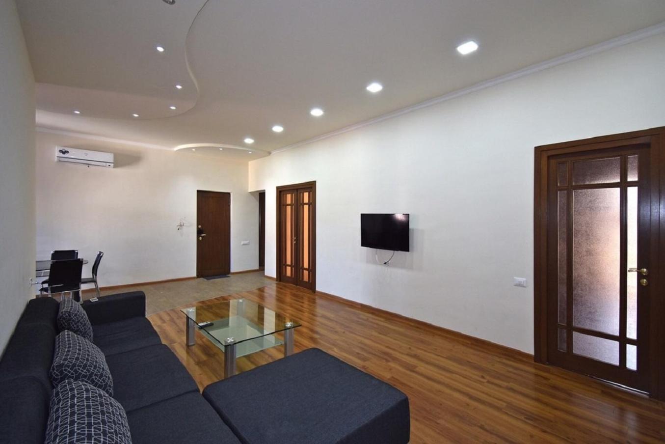 Tumanyan Street 3 Bedroom Deluxe Apartment With Large Balcony Tm662 Jereván Kültér fotó