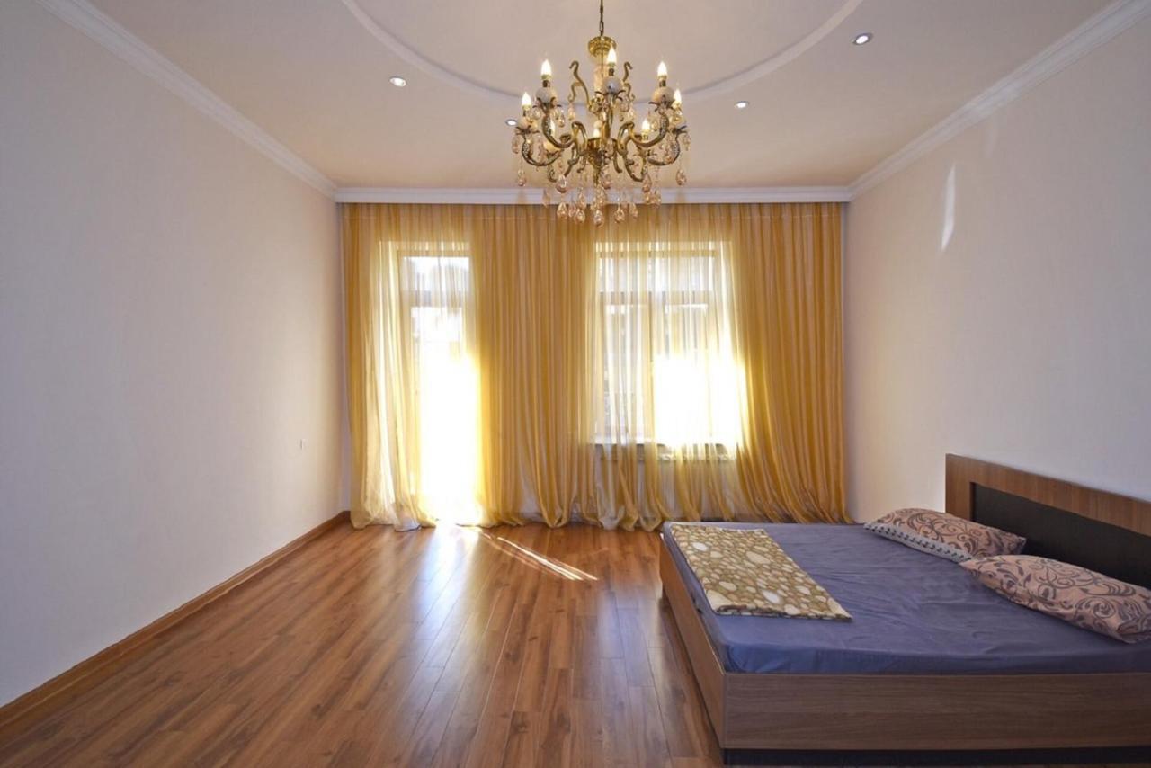 Tumanyan Street 3 Bedroom Deluxe Apartment With Large Balcony Tm662 Jereván Kültér fotó