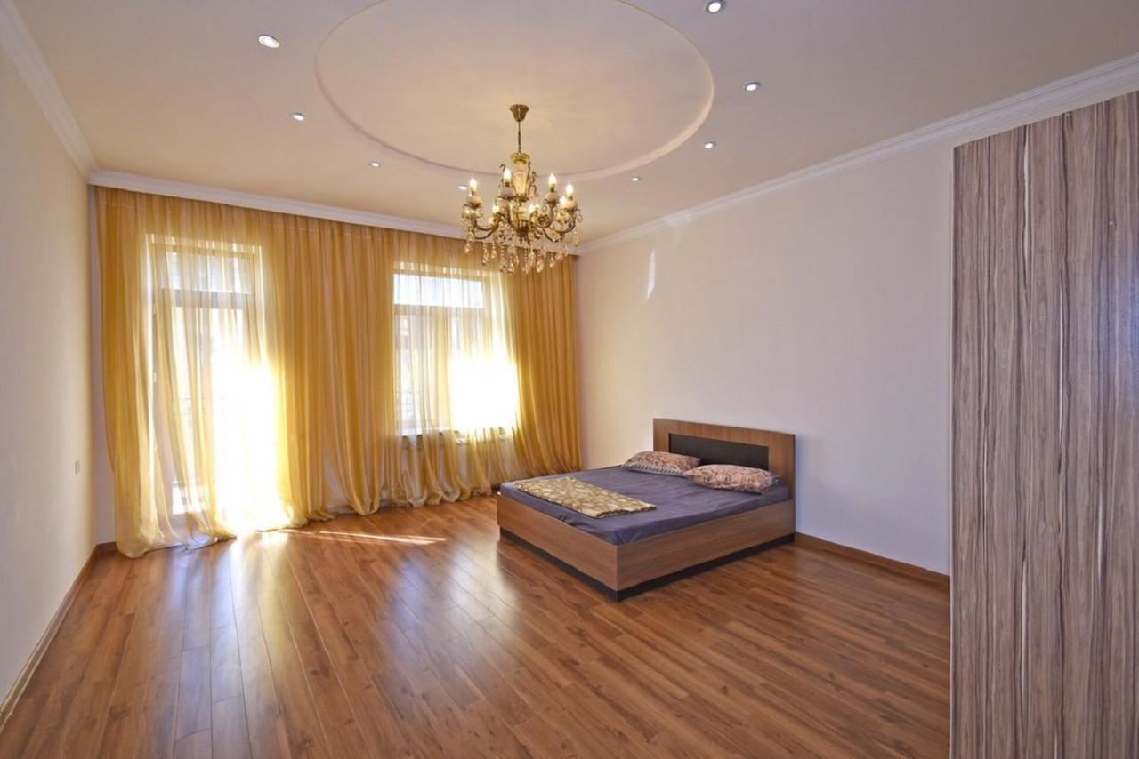 Tumanyan Street 3 Bedroom Deluxe Apartment With Large Balcony Tm662 Jereván Kültér fotó