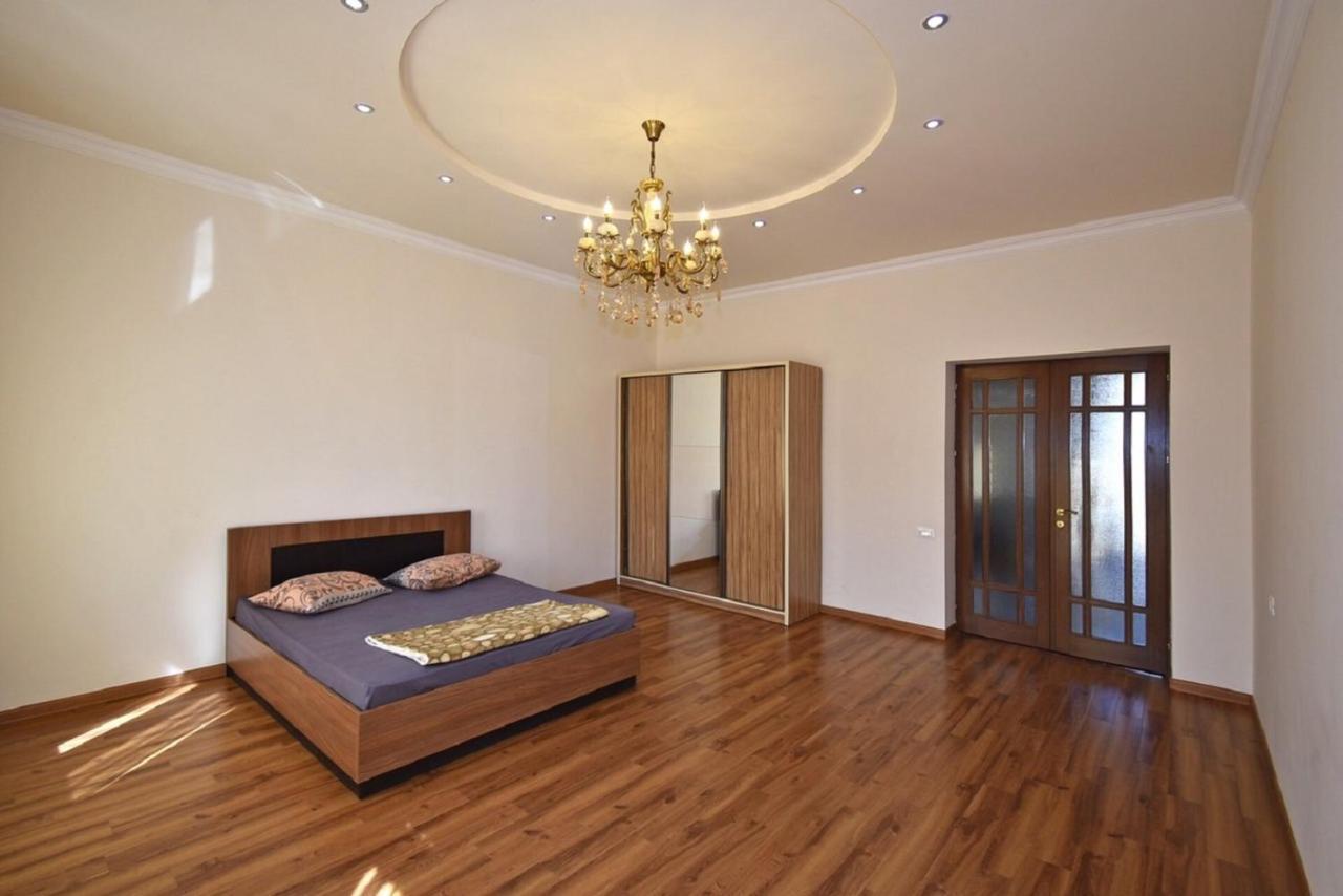 Tumanyan Street 3 Bedroom Deluxe Apartment With Large Balcony Tm662 Jereván Kültér fotó